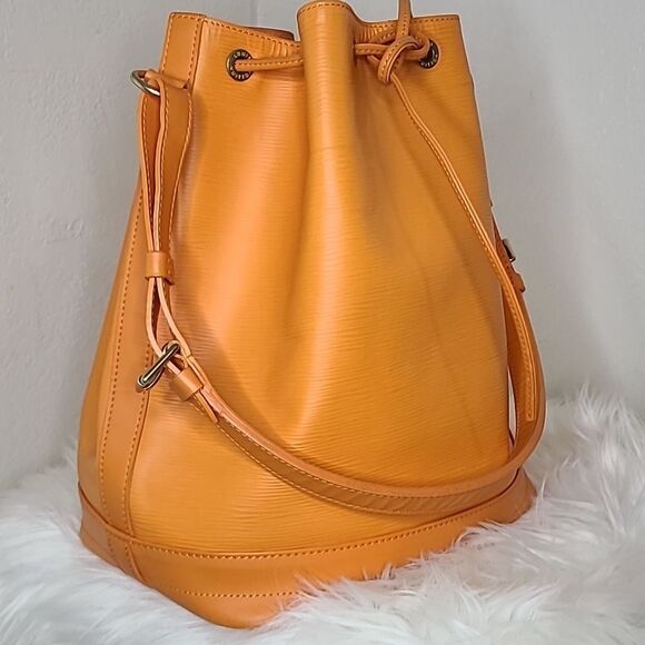 💯Authentic Preloved Louis Vuitton Handbag 🍀 - Picture 5 of 16